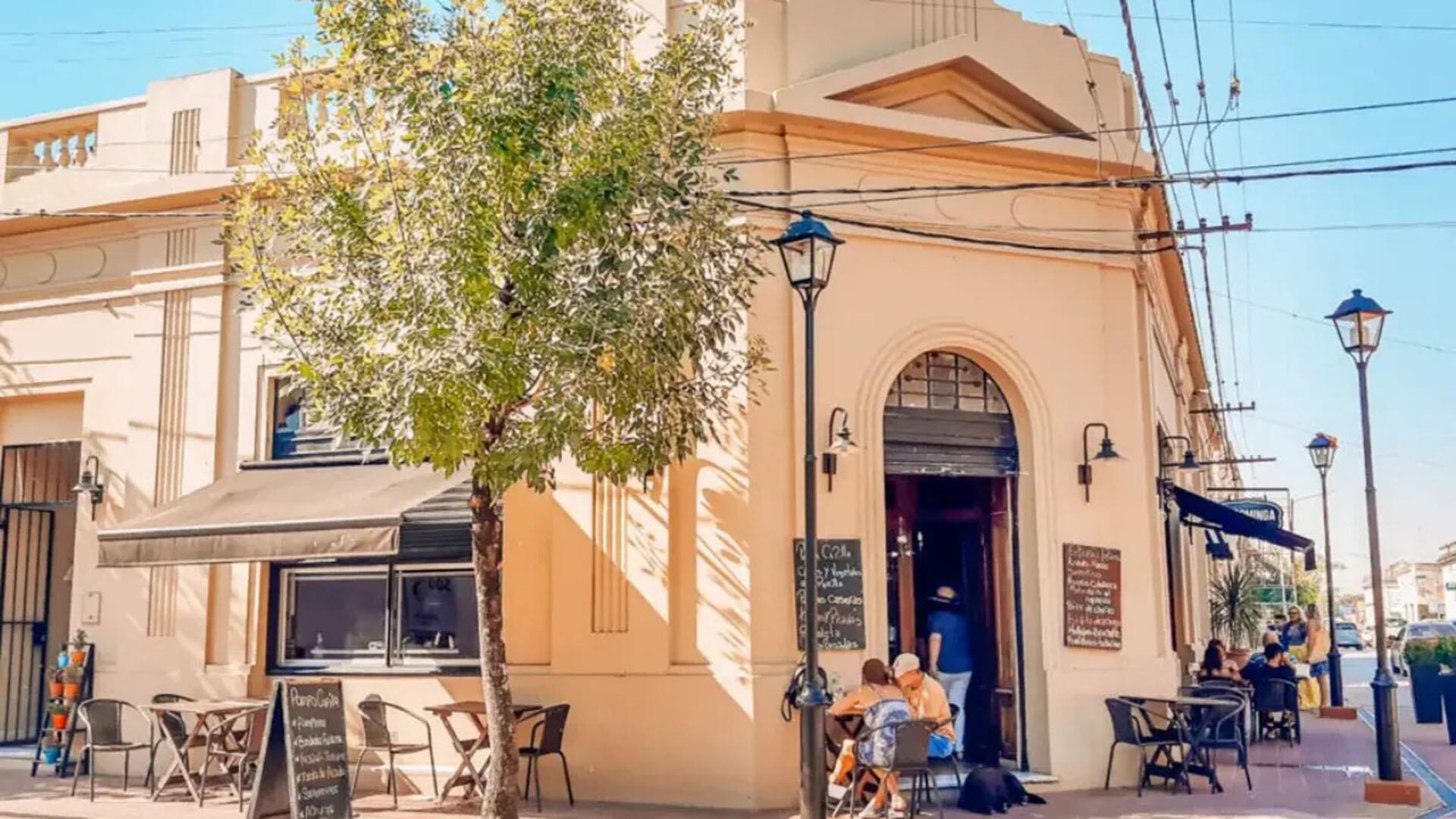 El pueblo histórico a tan solo una hora de CABA con palacio municipal, mirador y estancias de campo