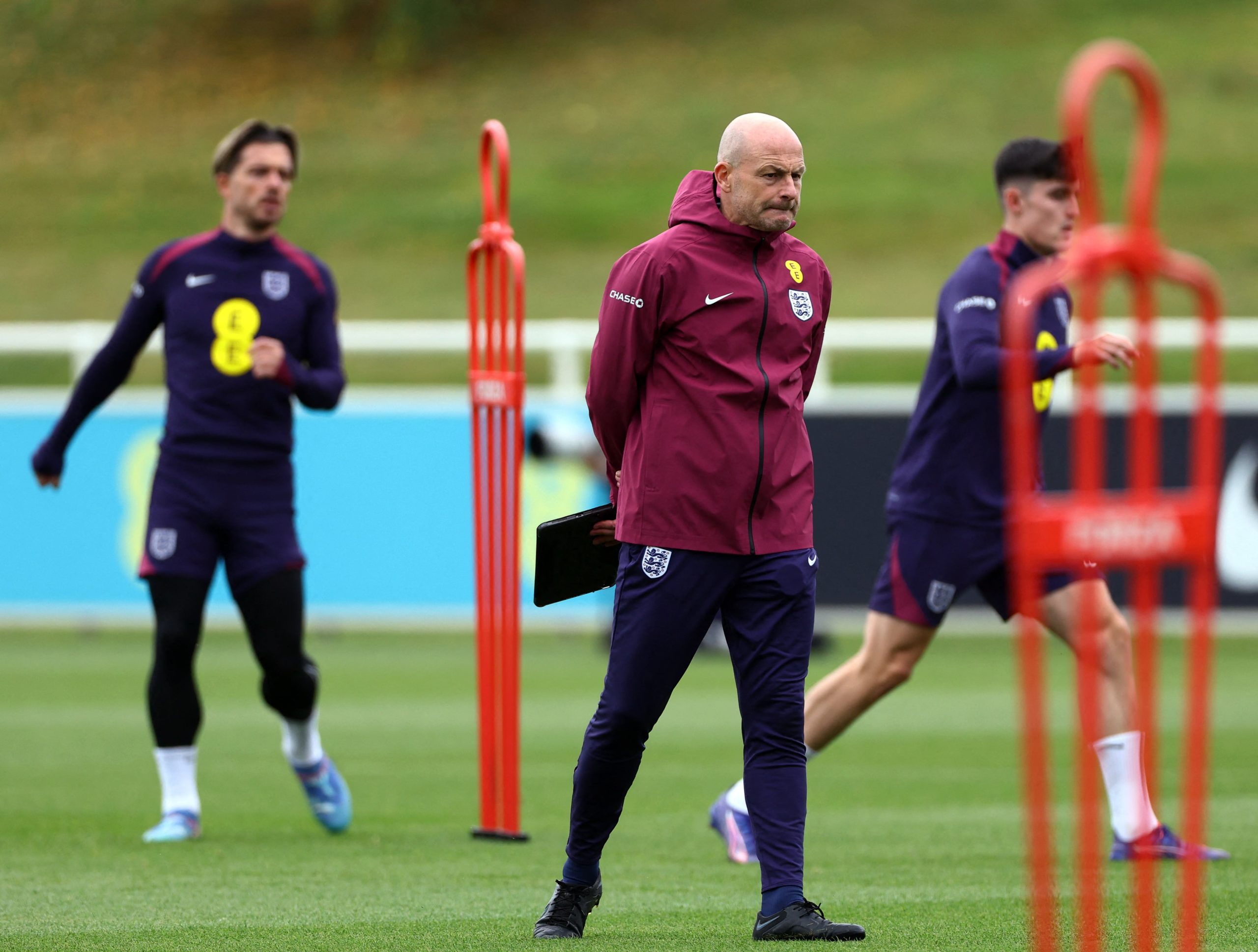 Escándalo en la selección de Inglaterra porque el entrenador no cantará el himno y piden que sea despedido: “Es una traición”