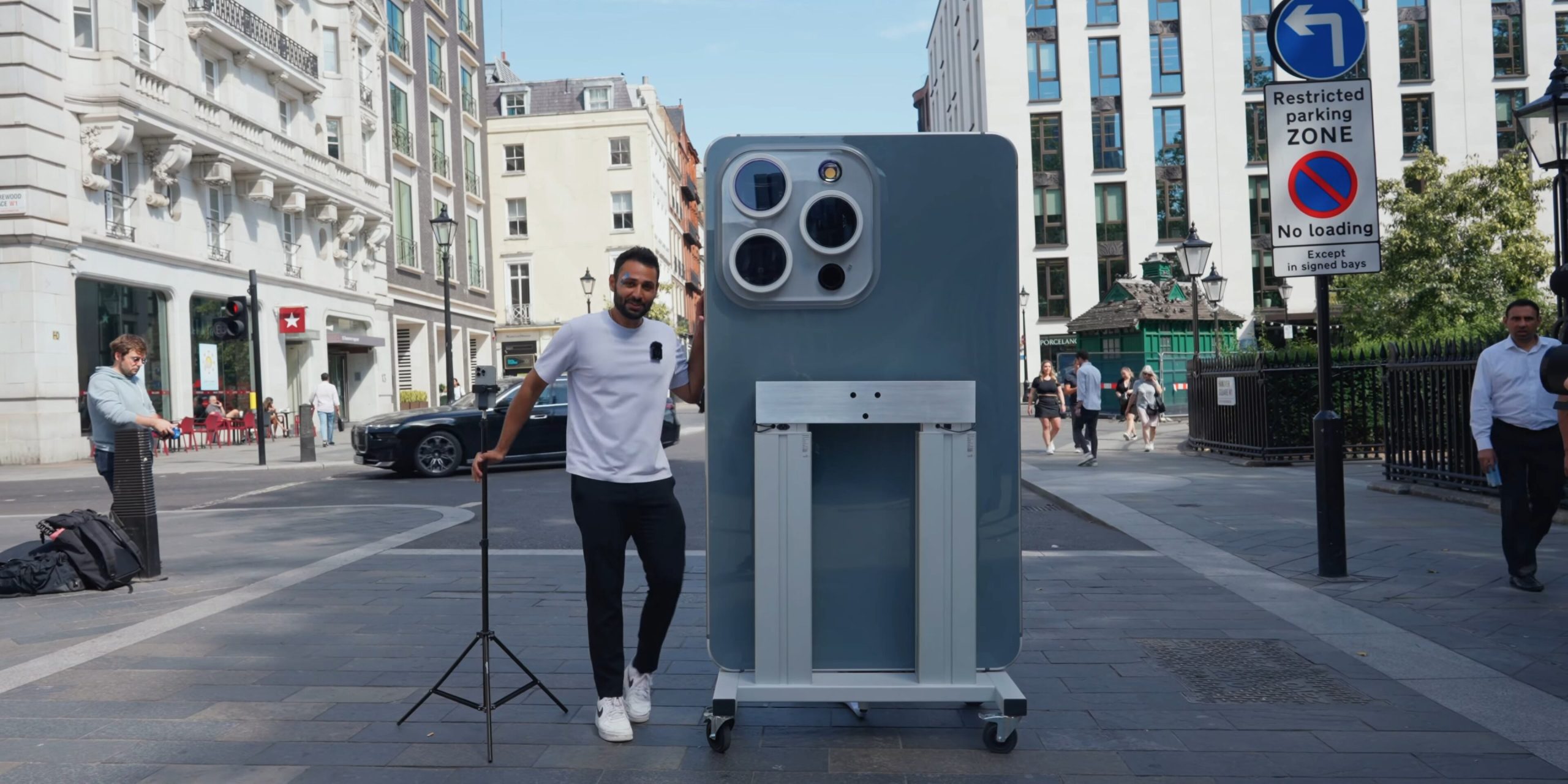 Este es el iPhone más grande del mundo: pesa 200 kilos y fabricarlo costó 75.000 dólares