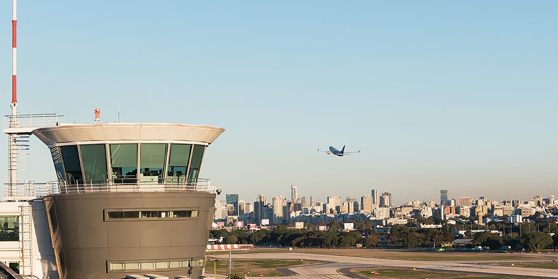 Los controladores aéreos definieron hacer otro paro salvaje el jueves: podría afectar a 27 aeropuertos y se agrava el conflicto