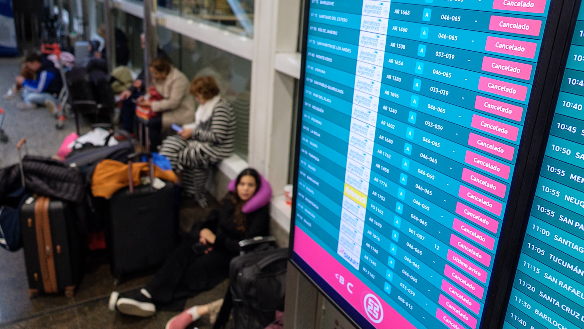 Otro día complicado para volar: un paro afecta a 27 aeropuertos del país y habrá asambleas para decidir más medidas de fuerza